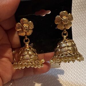 Elegant Gold Jhumka Earrings